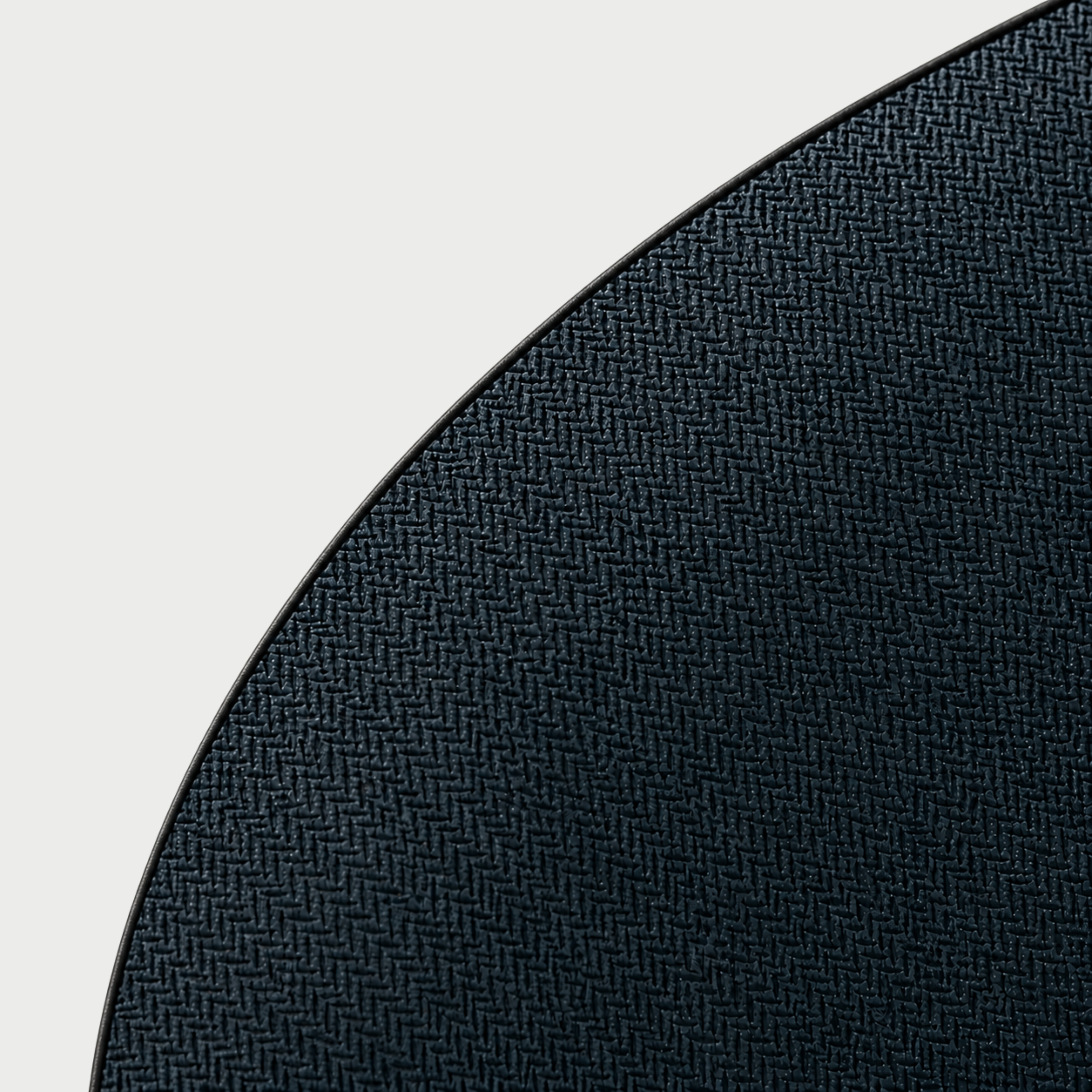 SABI Béton Feeding Mat Double Black styled