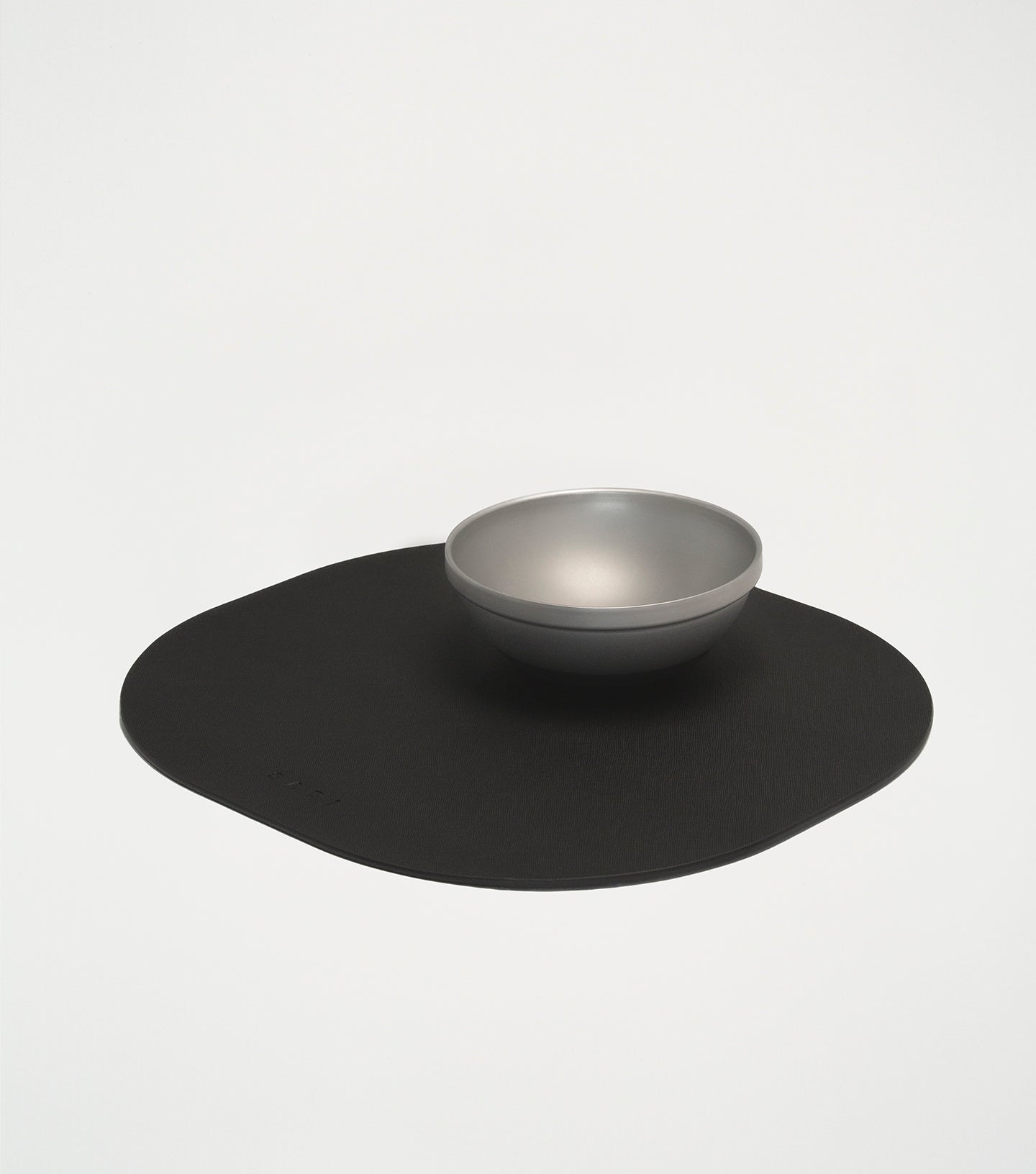 SABI Béton Feeding Mat Single Black styled