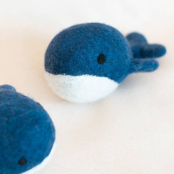WHALE WOOL TOY